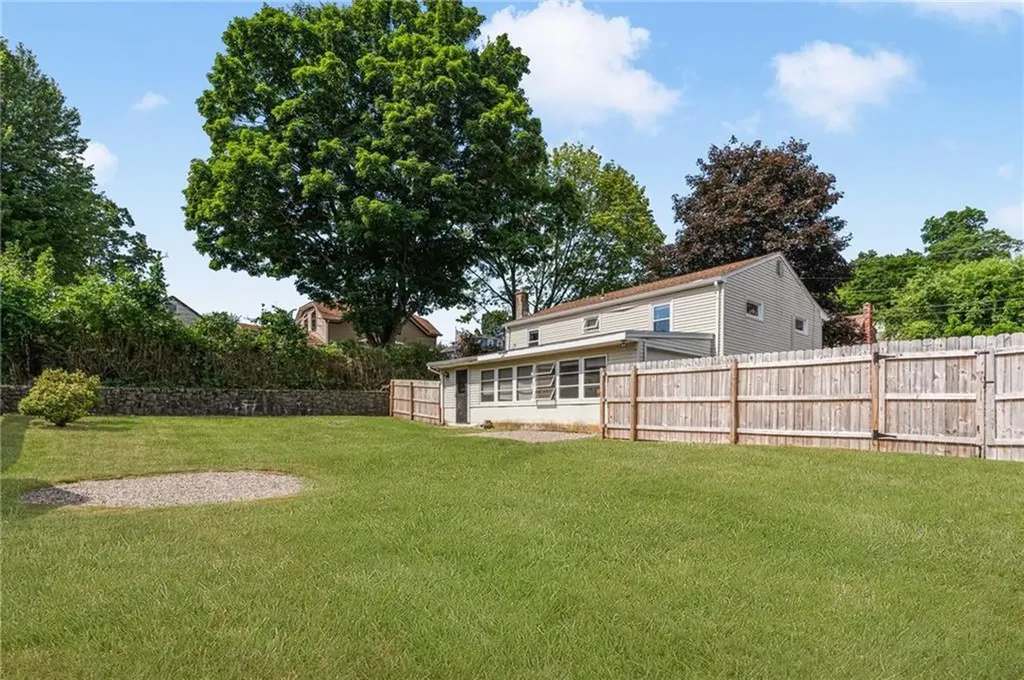 122 Fairfield Avenue Woonsocket RI 02895