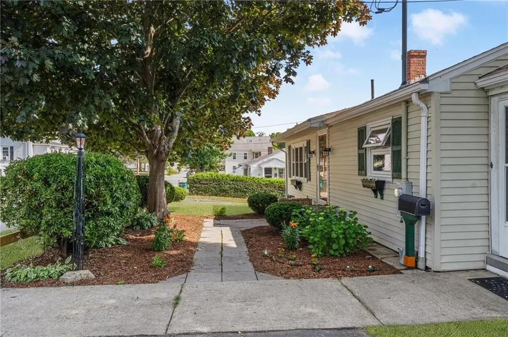 122 Fairfield Avenue Woonsocket RI 02895