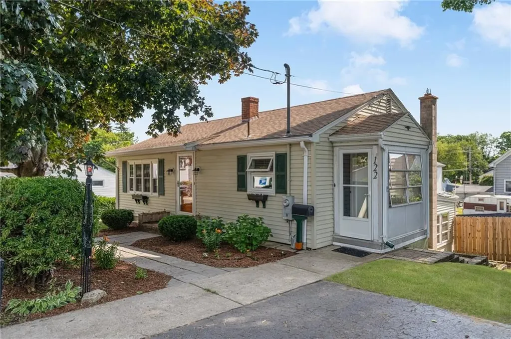122 Fairfield Avenue Woonsocket RI 02895