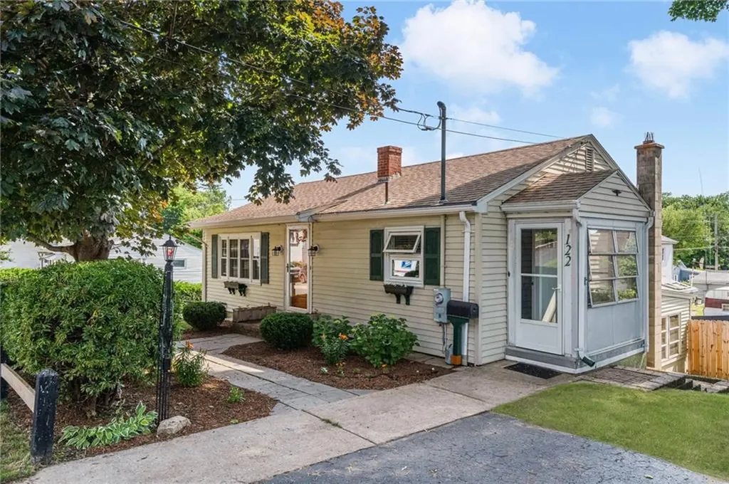 122 Fairfield Avenue Woonsocket RI 02895