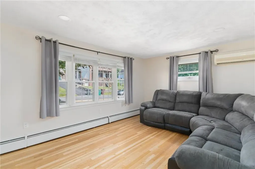 122 Fairfield Avenue Woonsocket RI 02895