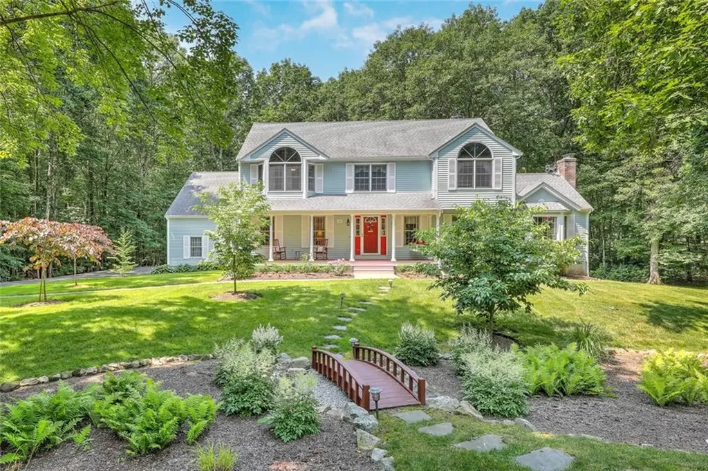 25 Greenwood Lane Lincoln RI 02865