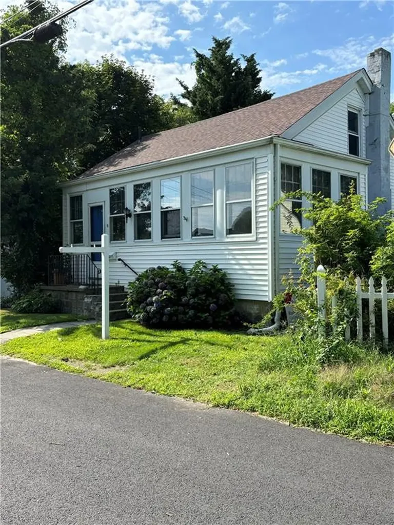 18 Kernick Street Warwick RI 02886