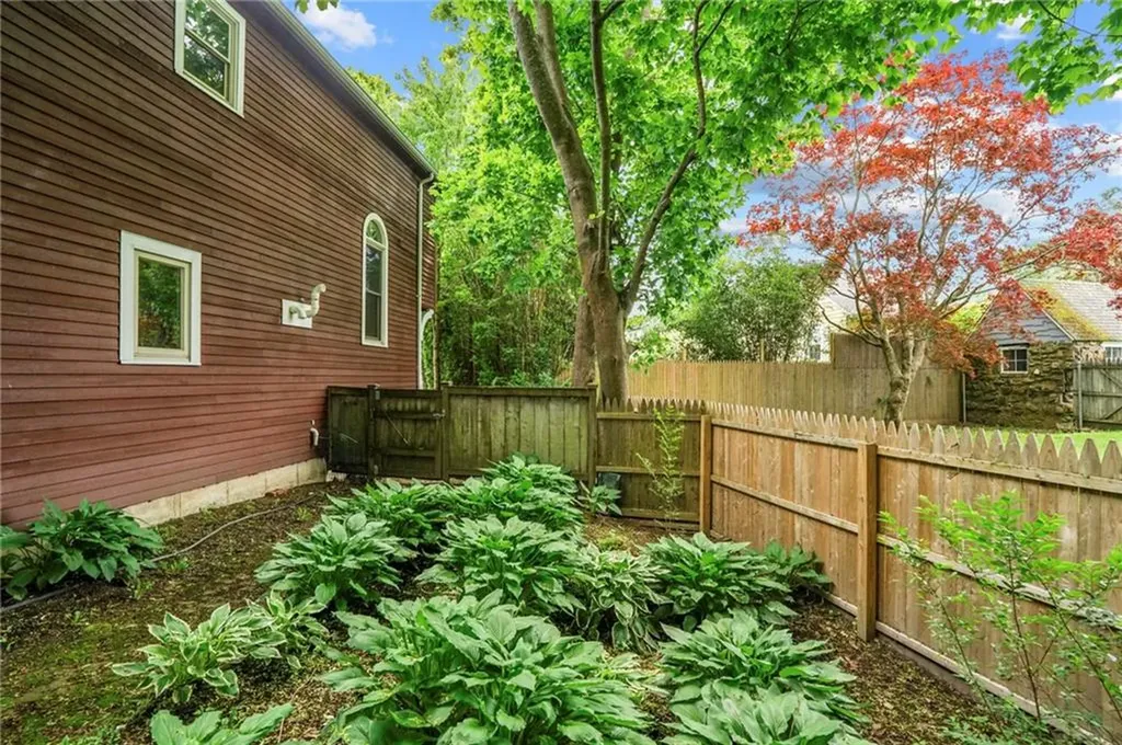 48 Thurston Avenue Newport RI 02840