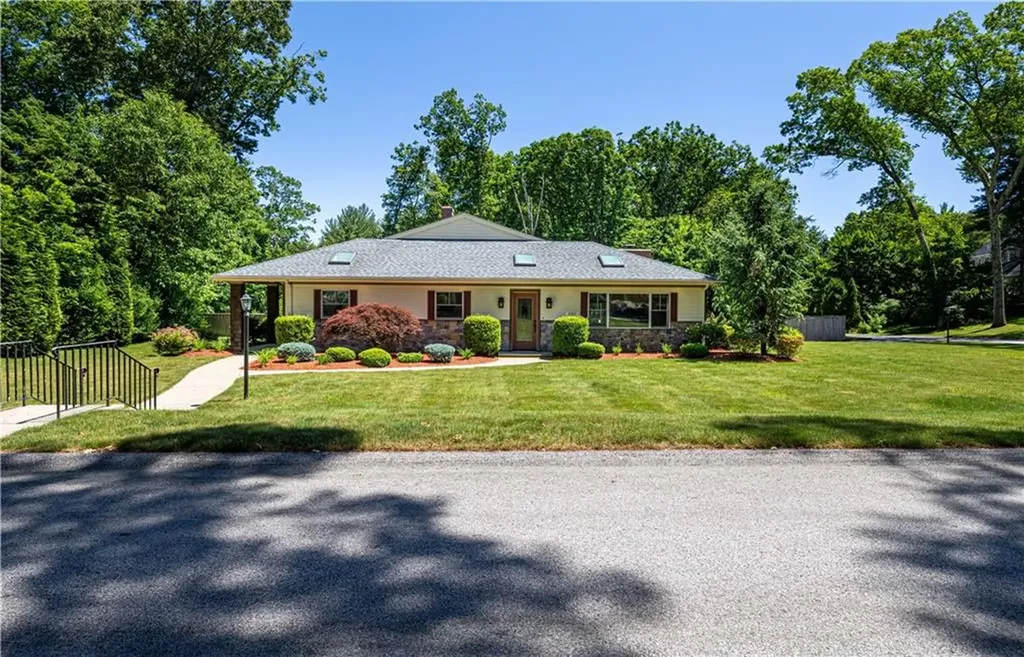 31 Maplecrest Drive Smithfield RI 02828