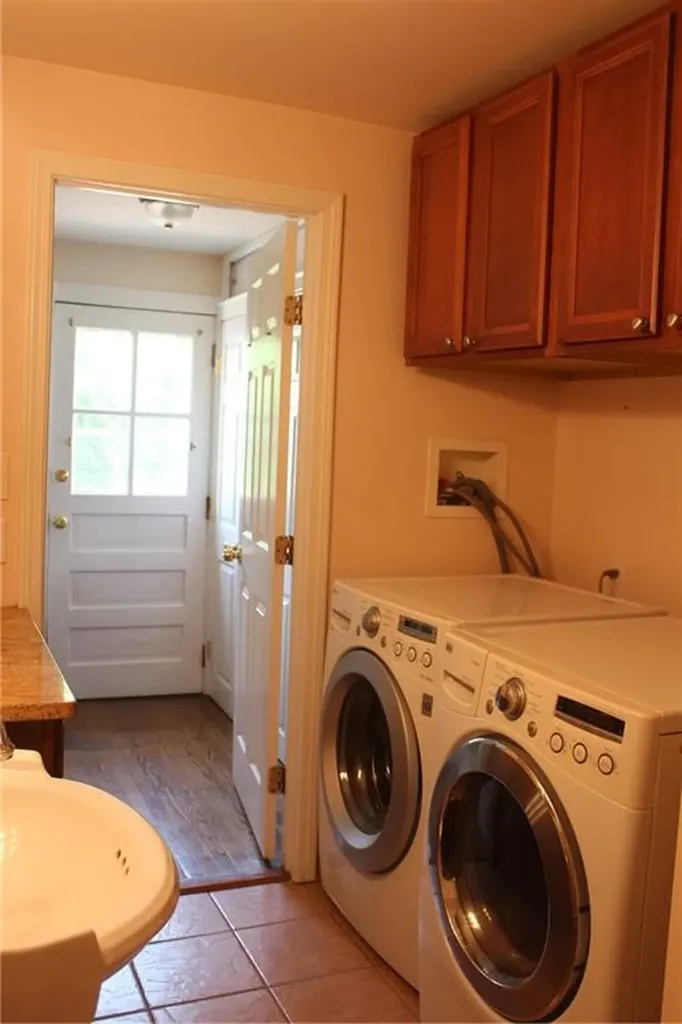 29 Chapmans Avenue Warwick RI 02886