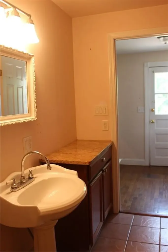 29 Chapmans Avenue Warwick RI 02886