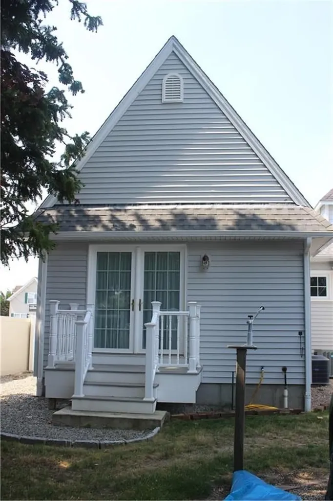 29 Chapmans Avenue Warwick RI 02886