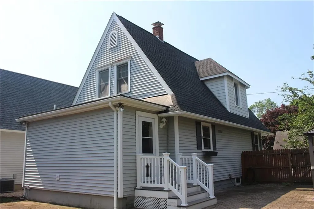 29 Chapmans Avenue Warwick RI 02886