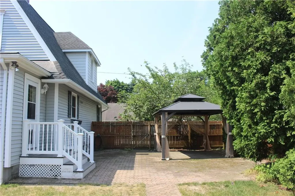 29 Chapmans Avenue Warwick RI 02886