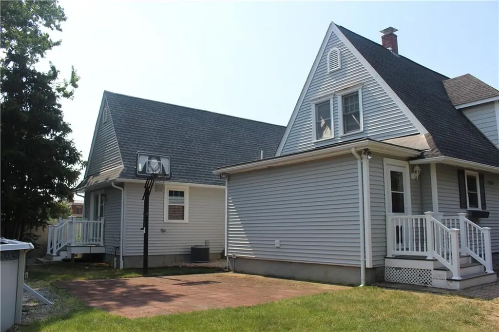 29 Chapmans Avenue Warwick RI 02886