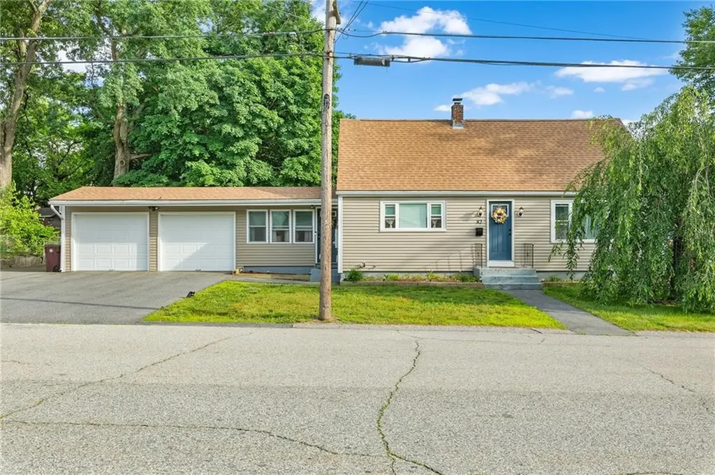82 Phillips Street Woonsocket RI 02895