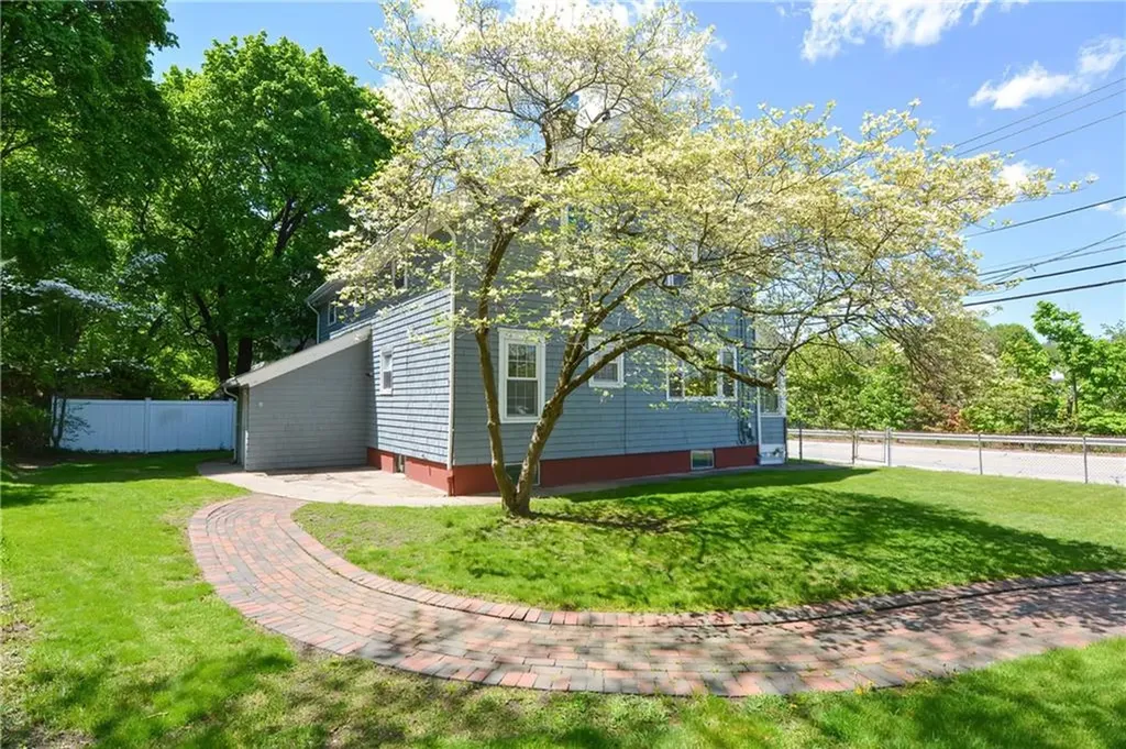 24 Walker Street Lincoln RI 02865