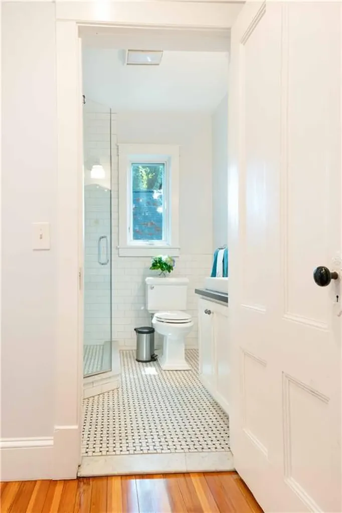 6 Dartmouth Street Newport RI 02840