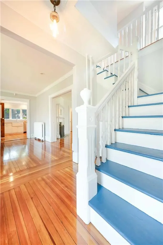 6 Dartmouth Street Newport RI 02840