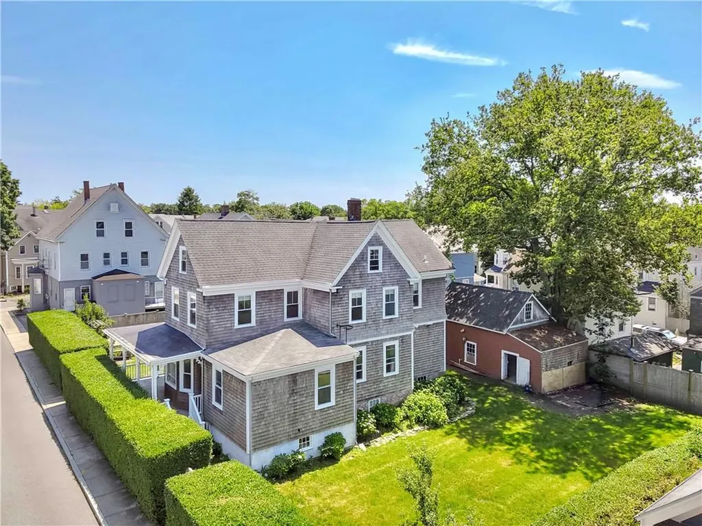 6 Dartmouth Street Newport RI 02840