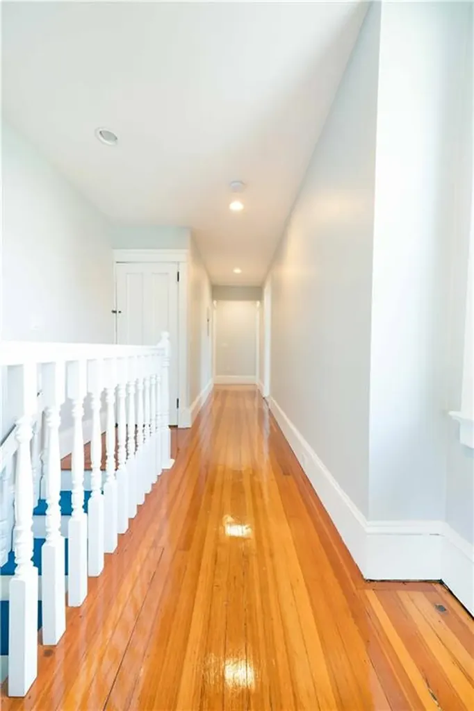 6 Dartmouth Street Newport RI 02840