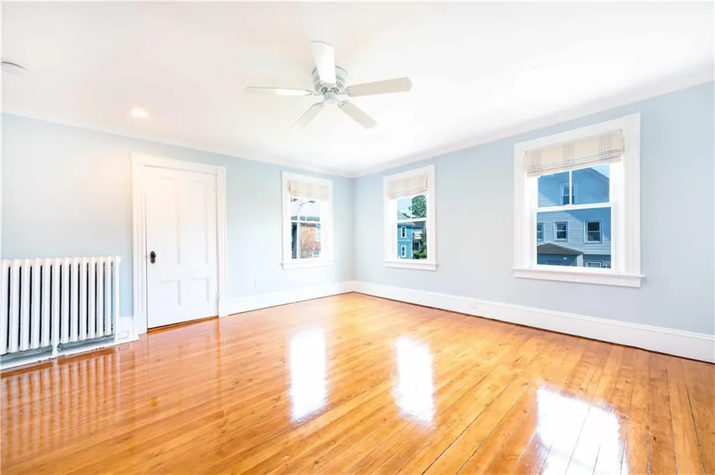 6 Dartmouth Street Newport RI 02840