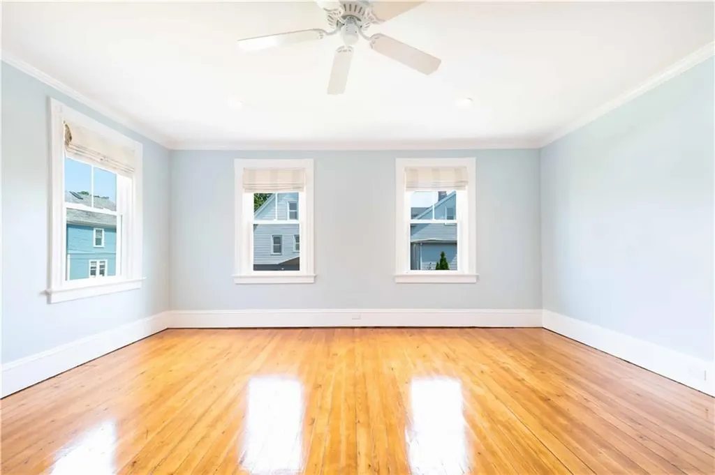 6 Dartmouth Street Newport RI 02840