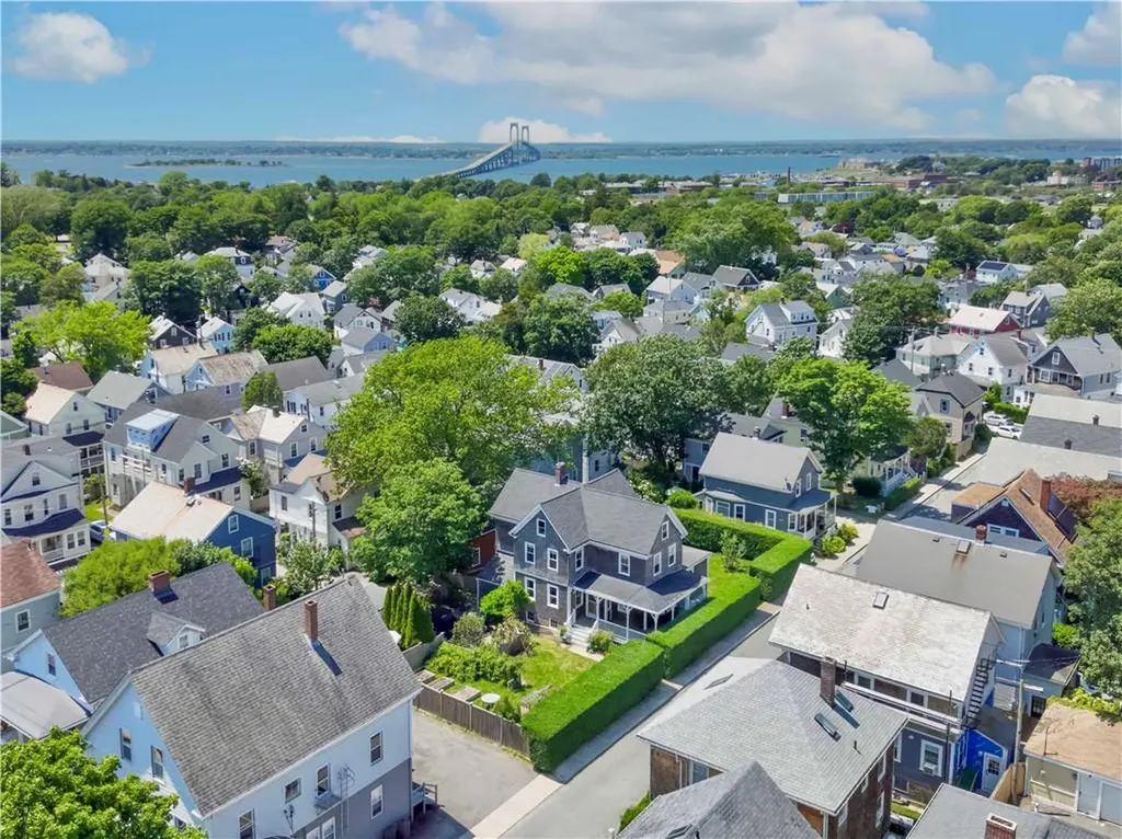6 Dartmouth Street Newport RI 02840