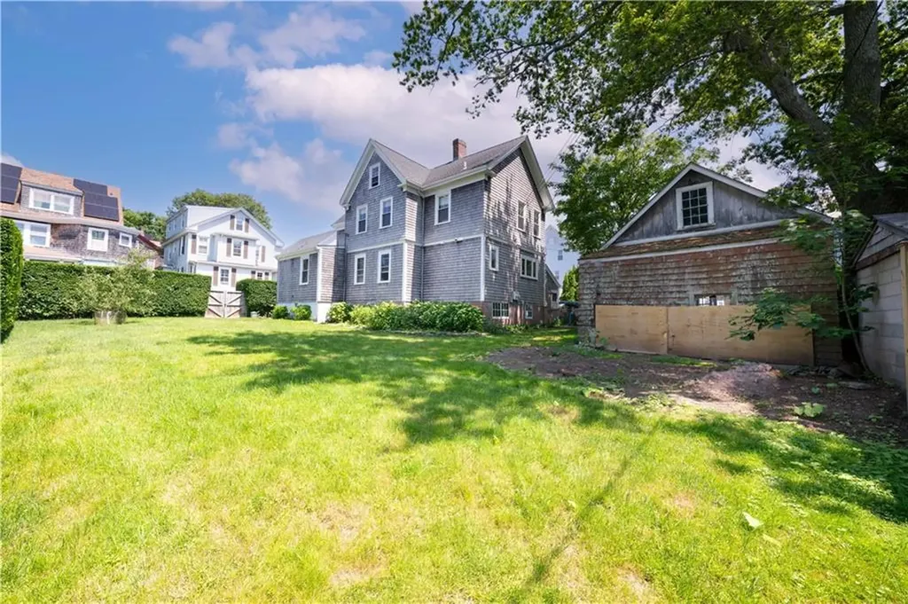 6 Dartmouth Street Newport RI 02840