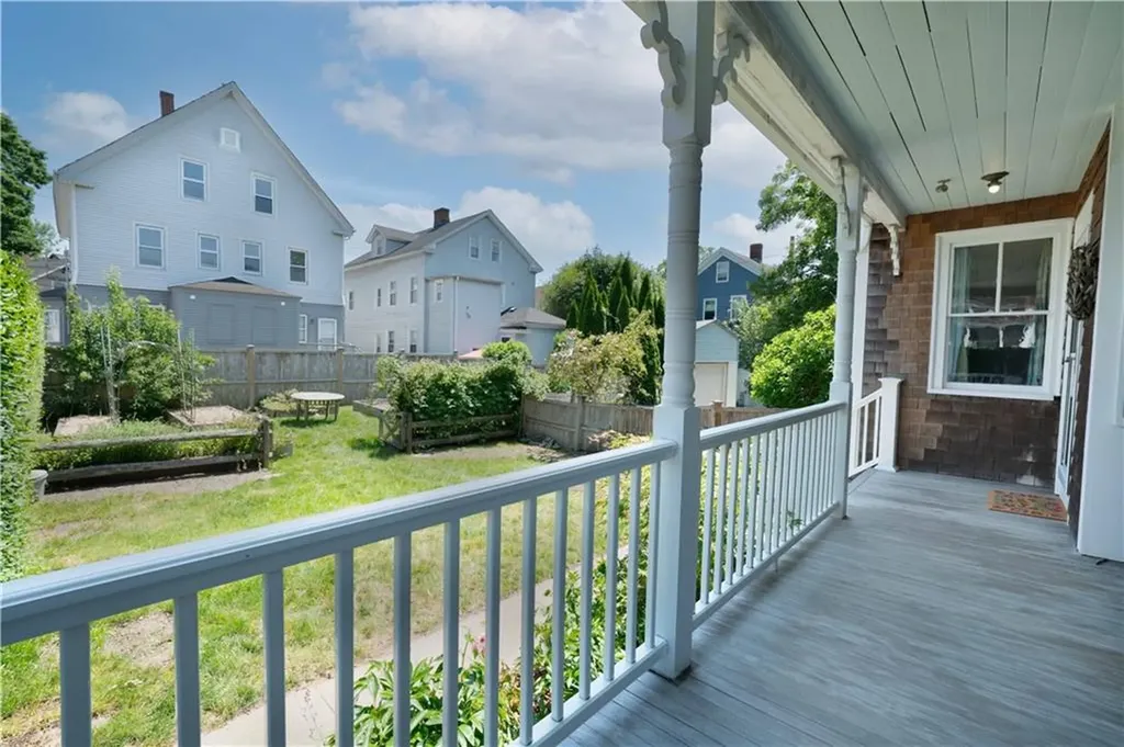 6 Dartmouth Street Newport RI 02840