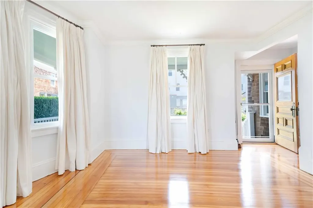 6 Dartmouth Street Newport RI 02840