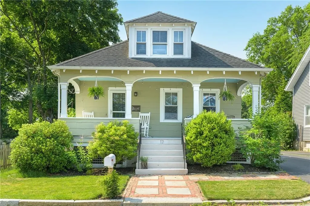 17 Lillis Avenue Barrington RI 02806