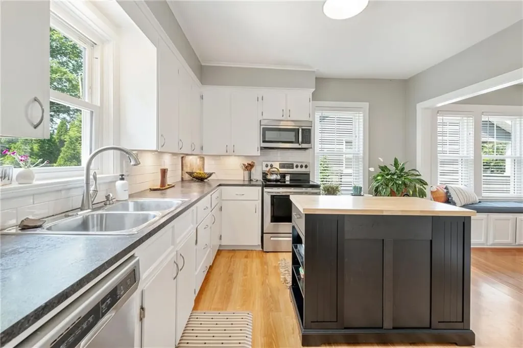 17 Lillis Avenue Barrington RI 02806