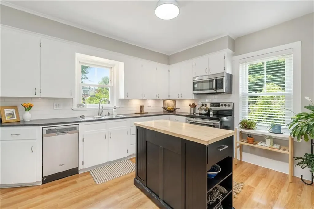 17 Lillis Avenue Barrington RI 02806