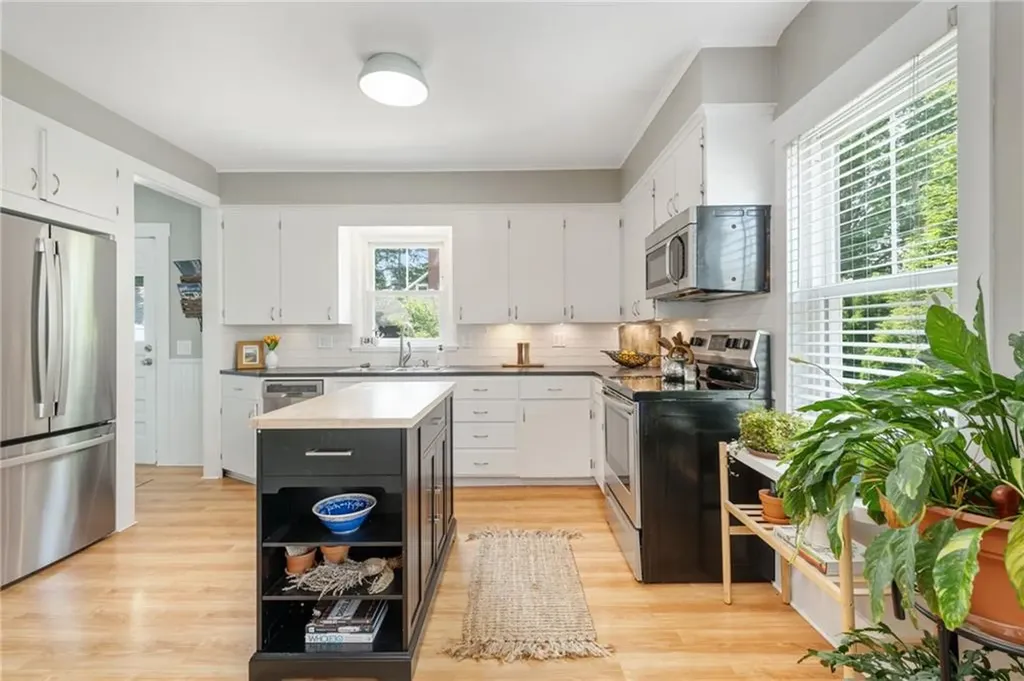 17 Lillis Avenue Barrington RI 02806