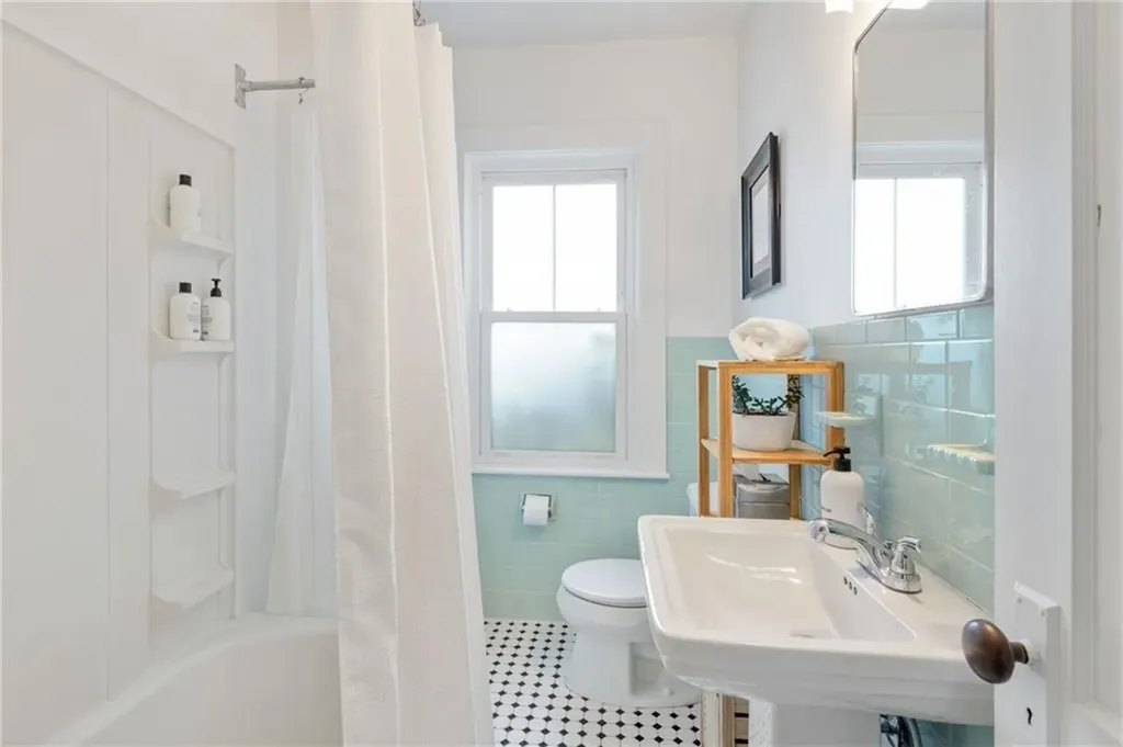 17 Lillis Avenue Barrington RI 02806