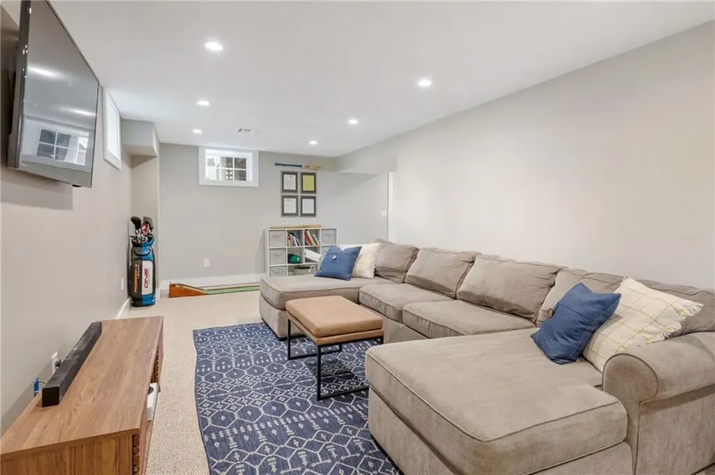 17 Lillis Avenue Barrington RI 02806