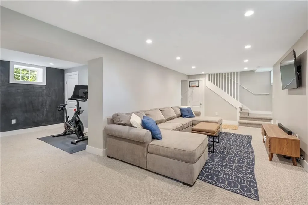 17 Lillis Avenue Barrington RI 02806