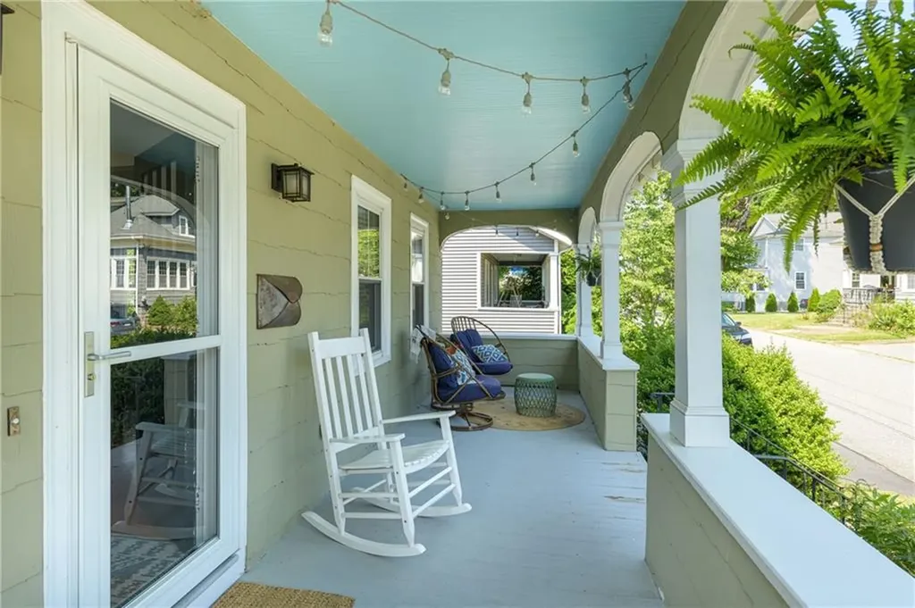 17 Lillis Avenue Barrington RI 02806