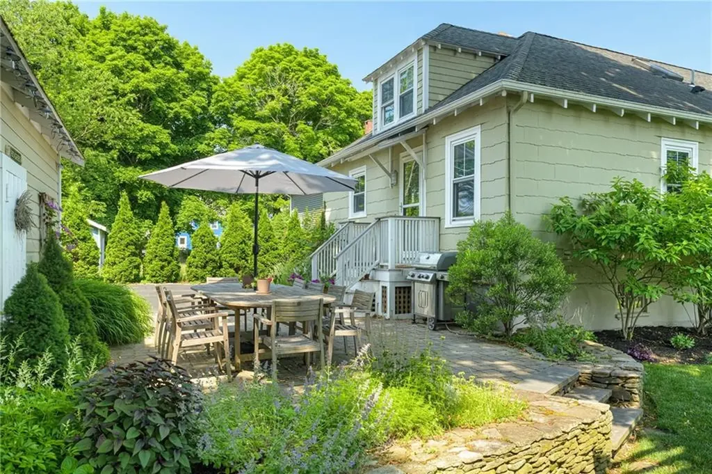 17 Lillis Avenue Barrington RI 02806