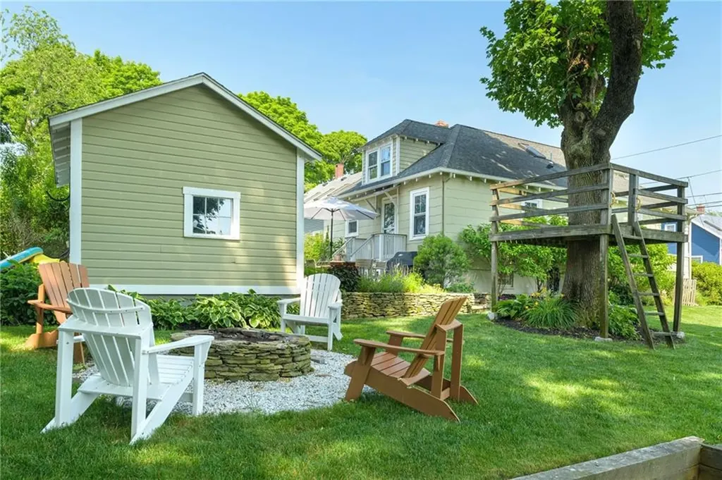 17 Lillis Avenue Barrington RI 02806