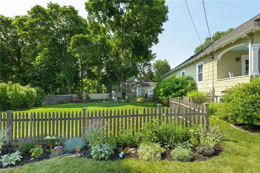 17 Lillis Avenue Barrington RI 02806