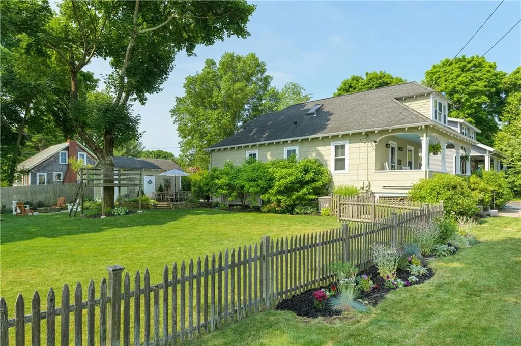 17 Lillis Avenue Barrington RI 02806