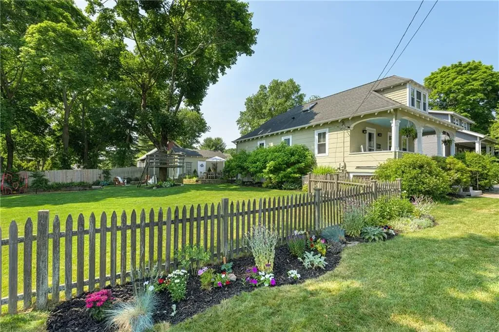 17 Lillis Avenue Barrington RI 02806