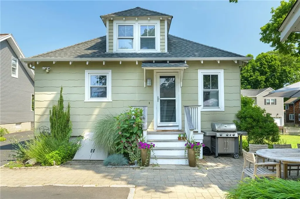17 Lillis Avenue Barrington RI 02806