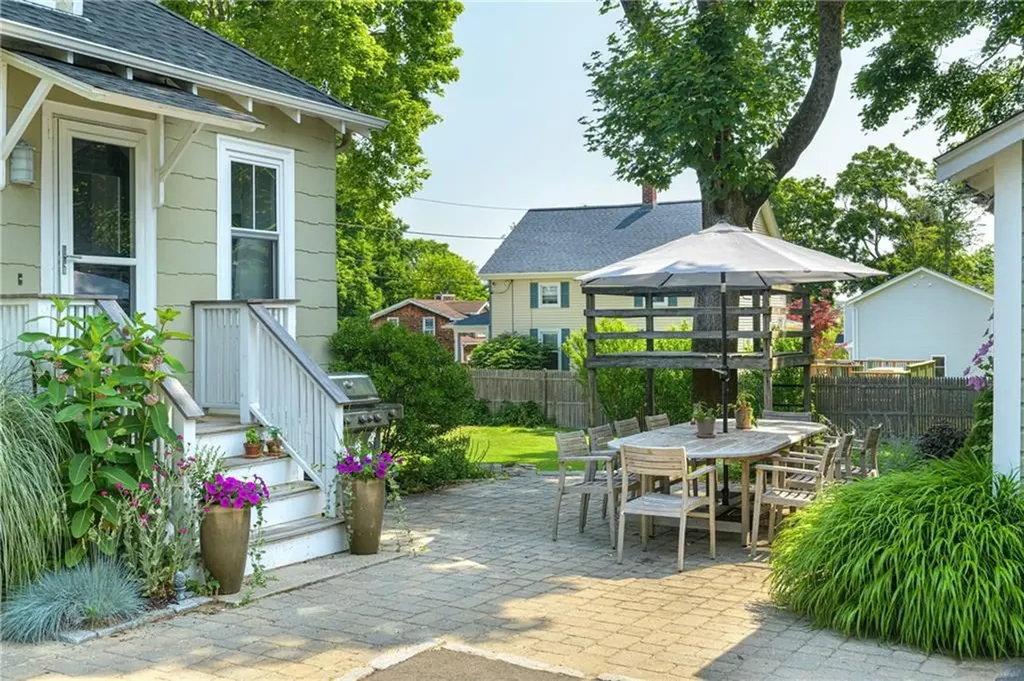 17 Lillis Avenue Barrington RI 02806