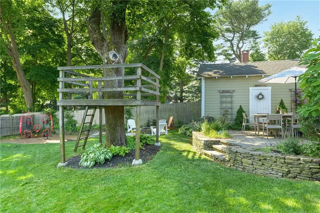 17 Lillis Avenue Barrington RI 02806