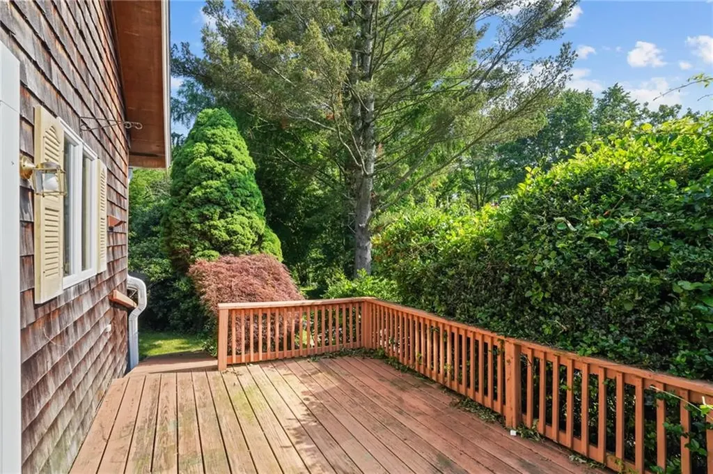 16 Laurel Lane Warren RI 02885