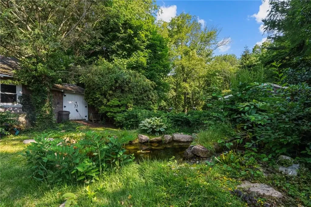 16 Laurel Lane Warren RI 02885