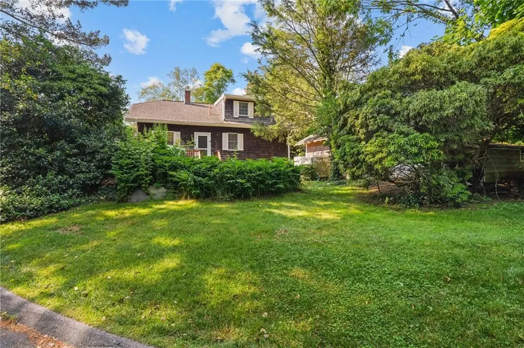 16 Laurel Lane Warren RI 02885