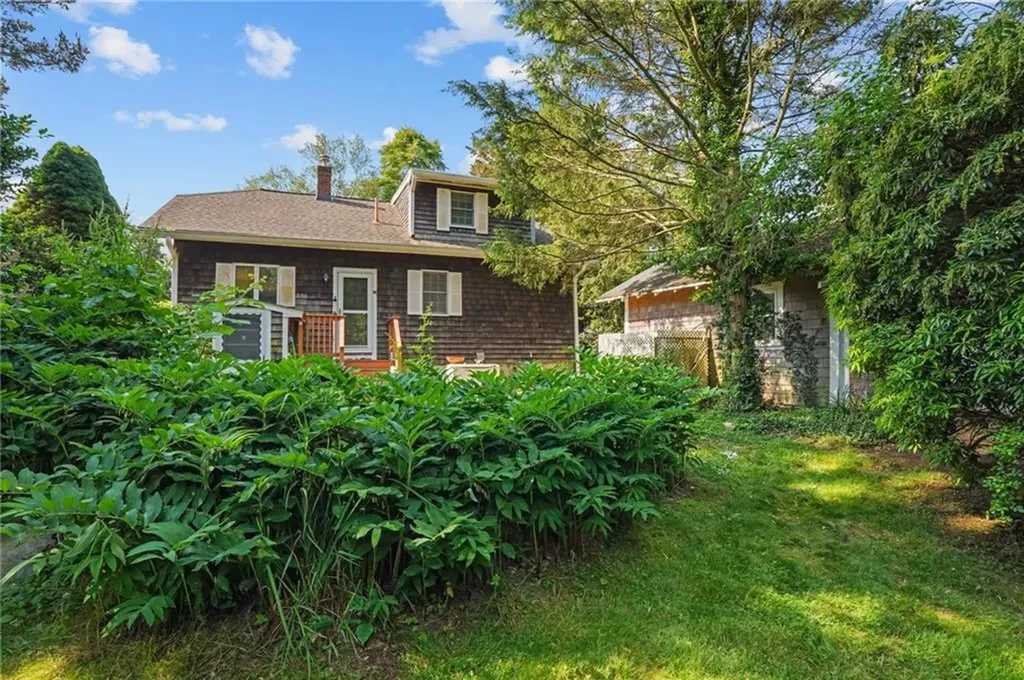 16 Laurel Lane Warren RI 02885