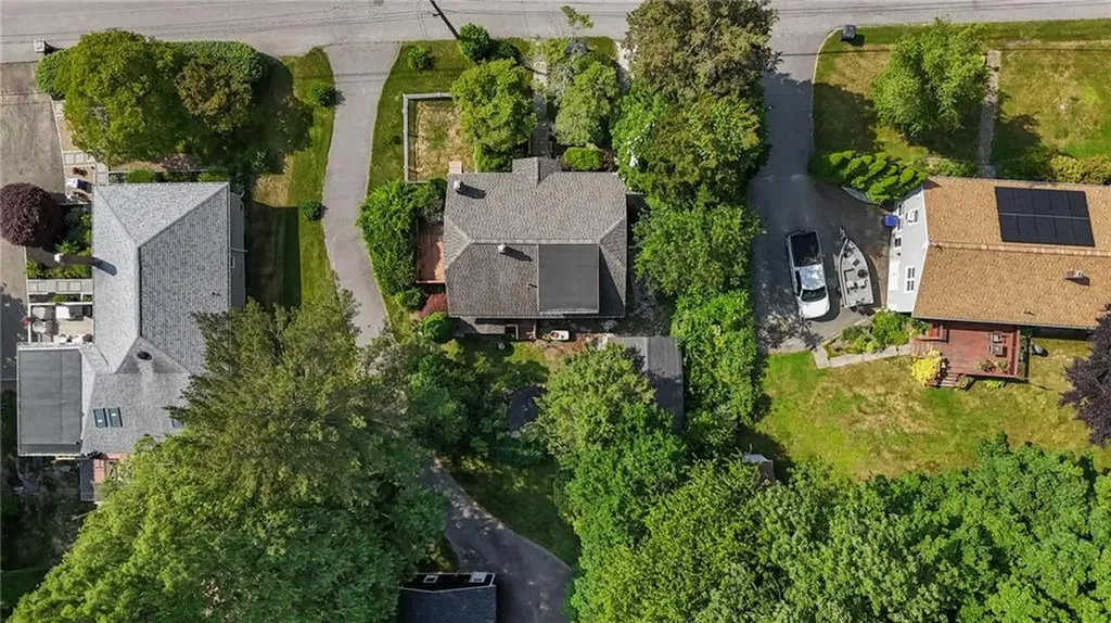 16 Laurel Lane Warren RI 02885
