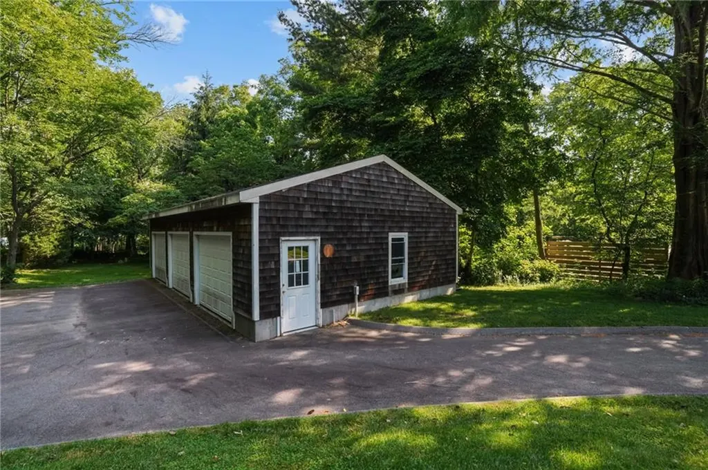 16 Laurel Lane Warren RI 02885