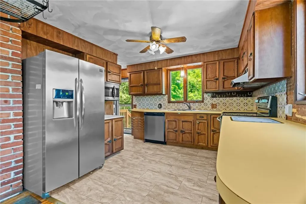 16 Laurel Lane Warren RI 02885
